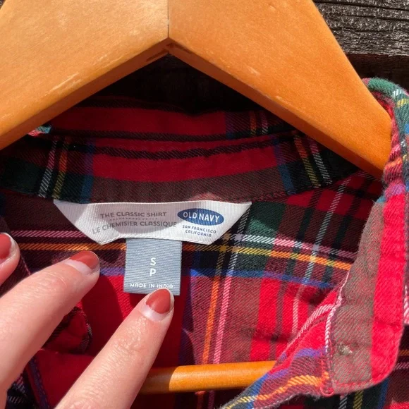 Old Navy • Red and Green Casual Button Down Shirt - Picture 3 of 5